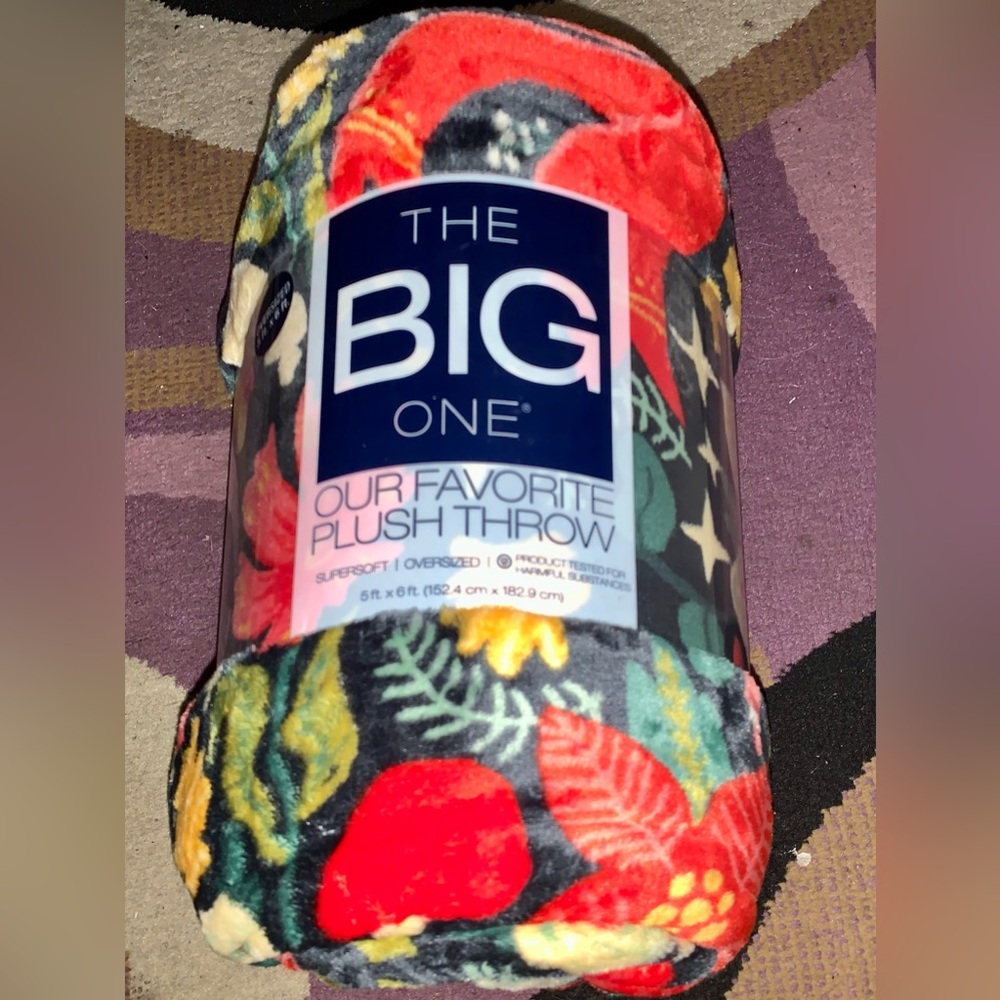 Oversized Plush Throw "The Big One" ( 5 ft x 6 ft ) Super soft. New With Tags
